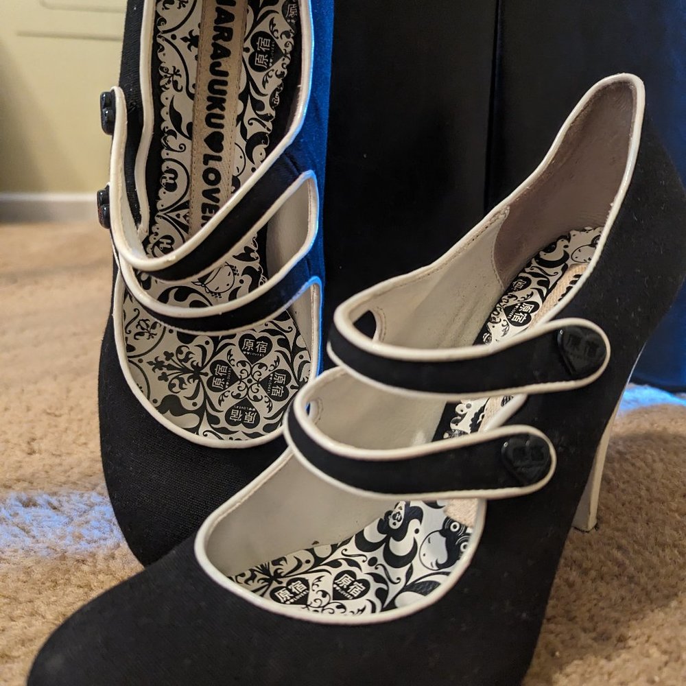 Harajuku Lovers Canvas fabric pumps